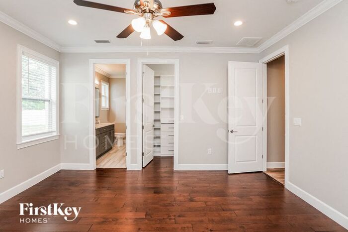 Building Photo - 6702 Cocos Dr