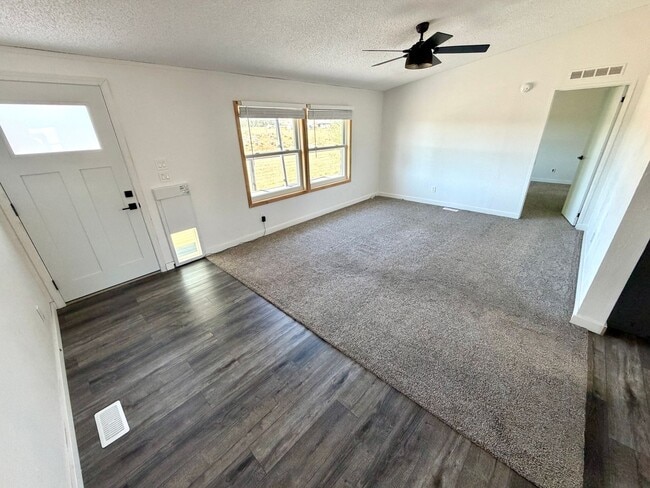 Building Photo - 6770 Silver Fox Ct