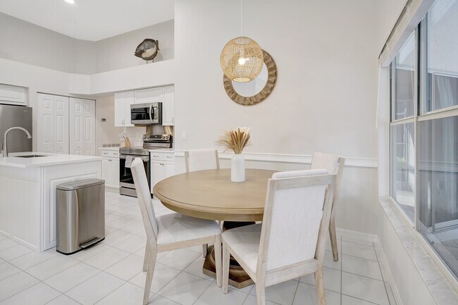 Building Photo - 6726 Sloane Pl