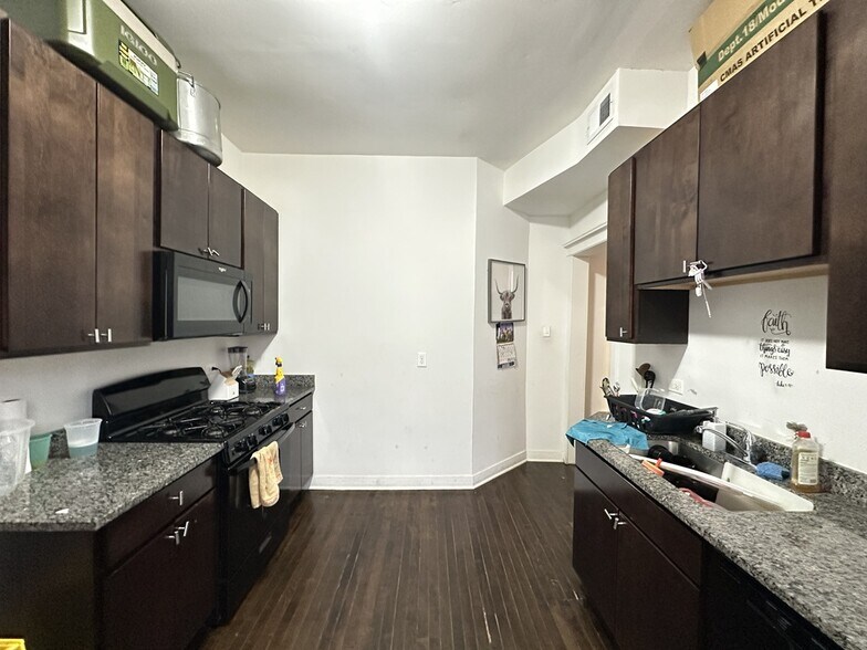 Building Photo - 5110 N Lincoln Ave