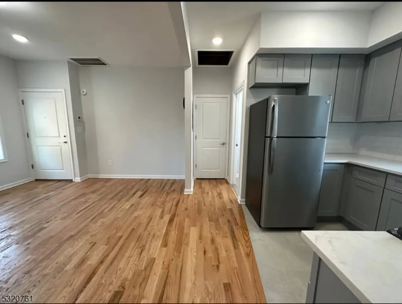 Building Photo - 558-562-562 Court St