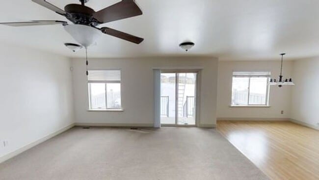 Building Photo - A PERFECT TOWNHOME IN EAGLE MOUNTAIN