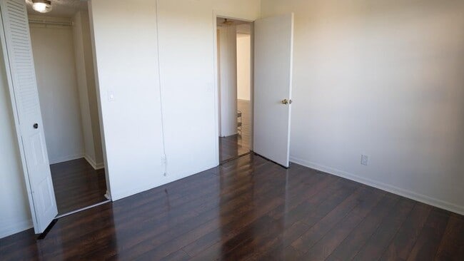 Building Photo - 4640 Lucerne Lakes Blvd W