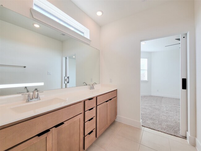 Building Photo - 10058 Rosette Dr