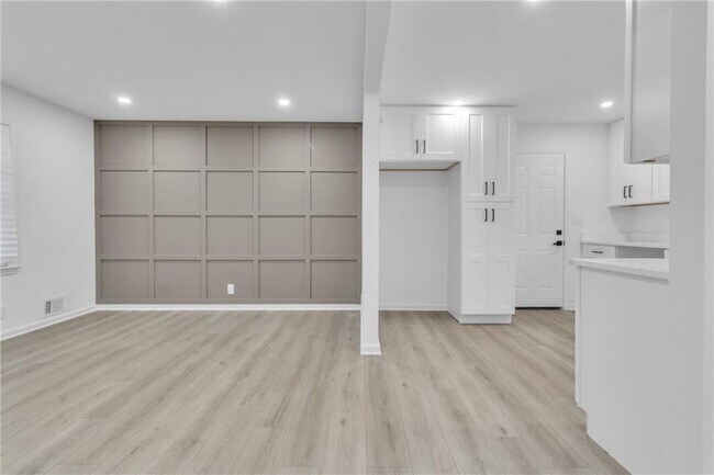 Building Photo - 3296 Columbia Woods Dr