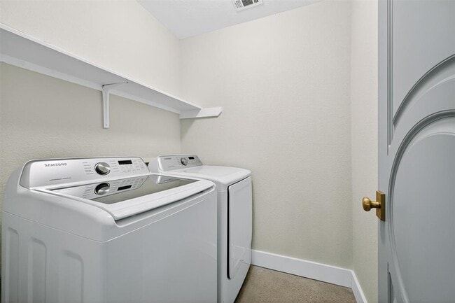 Building Photo - 1182 Waller St