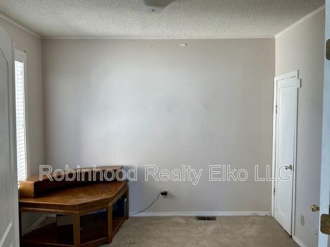 Building Photo - 385 Fir St