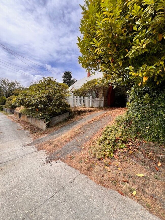 Building Photo - 2162