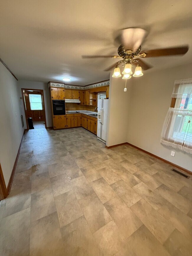 Building Photo - 3 Bed/1 Bath House