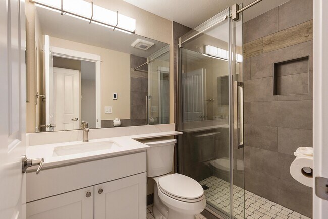 Building Photo - 755 5th Ave NW