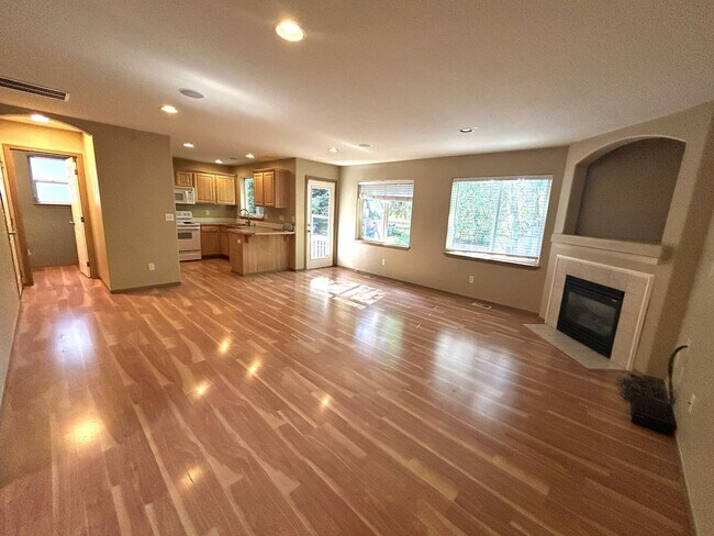 Building Photo - Everett Home