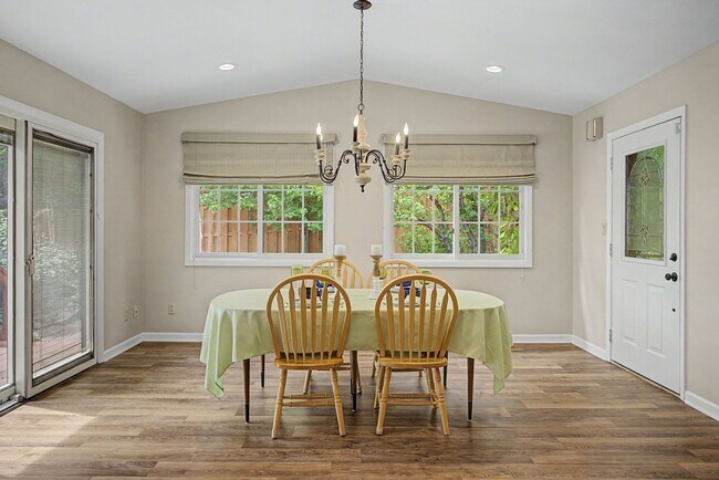 Building Photo - Peaceful Ranch Retreat with 4 Spacious Bedrooms!!