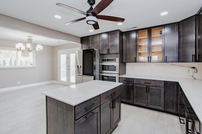 Building Photo - 720 Durham Ln