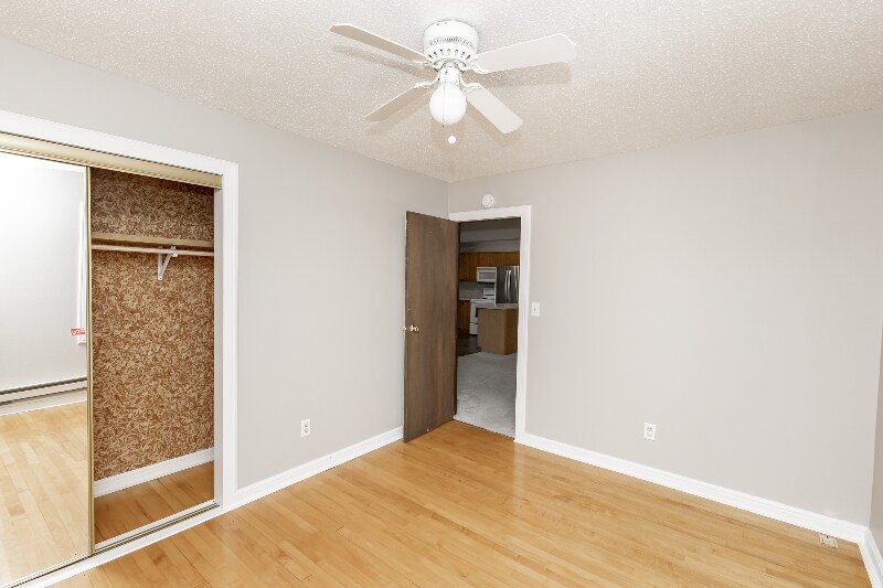 Building Photo - 344 6th Ave S