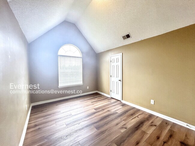 Building Photo - 7105 Mahogany Dr