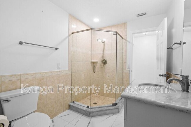 Building Photo - 244 Greymon Dr