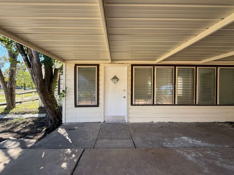 Building Photo - 2503 Jupe Dr