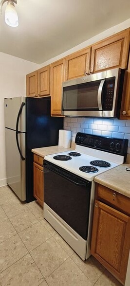 Building Photo - 6519 W Newberry Rd