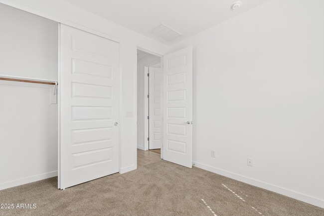 Building Photo - 4658 S Vapor