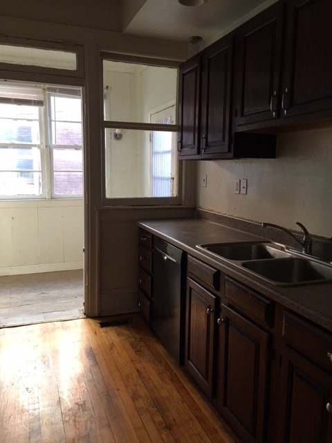 Building Photo - Three Bedroom Brick Home in the City of Charleston.