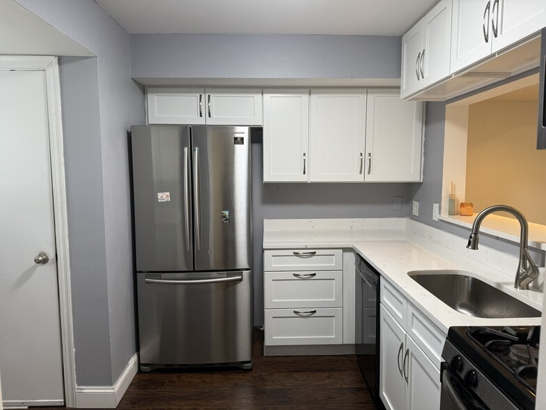 Building Photo - 5909 Mayflower Ct