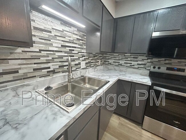 Building Photo - 1841 Ridgehaven Ct