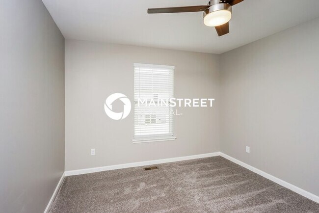 Building Photo - 3 Bedroom Pet-Friendly Home in Jeffersonville, IN with Main Street Renewal