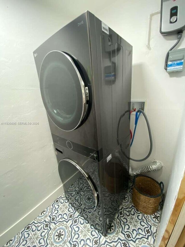 Building Photo - 6829 NW 12th St