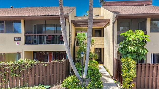 Building Photo - 890 N Village Dr