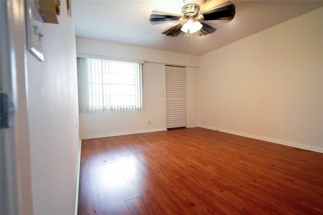 Building Photo - 300 SW 134th Way