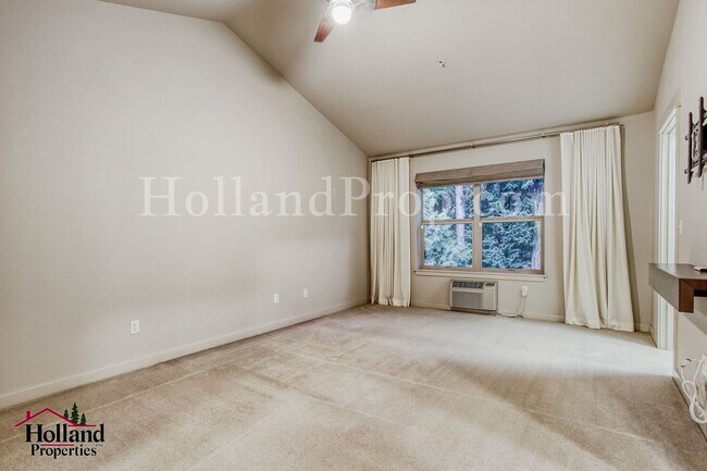 Building Photo - New Rent Price: $2,150 +$250 Off First 2 Full Months - Better Than New Light-Filled Townhome in H...