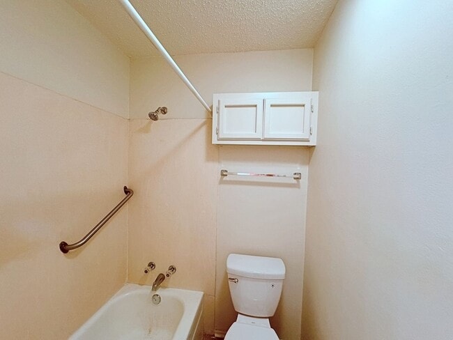 Building Photo - 2 Bedroom Condo for rent off Essen Lane