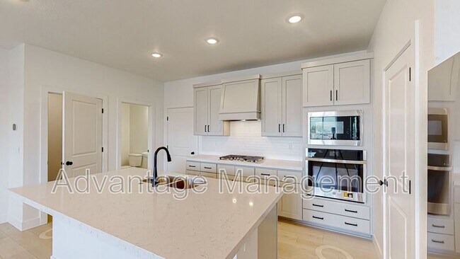 Building Photo - 7 S Moonlit Rd