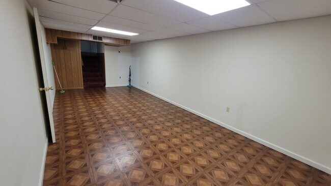 Building Photo - Spacious 4 Bed 3 Bath Home With Fully Fenced Yard In Amenity-Rich Kings Park West