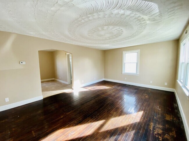 Building Photo - 3110 Chalfin Ave