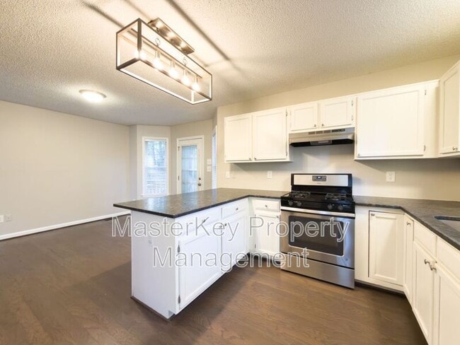 Building Photo - 251 Tillamook Dr
