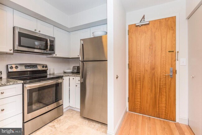 Building Photo - 33 Witherspoon St