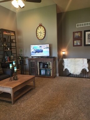 Building Photo - Townhomes in Savannah schools!