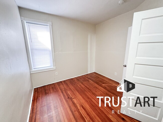 Building Photo - 3 bedroom House in Olney Oaklane, Philadel...