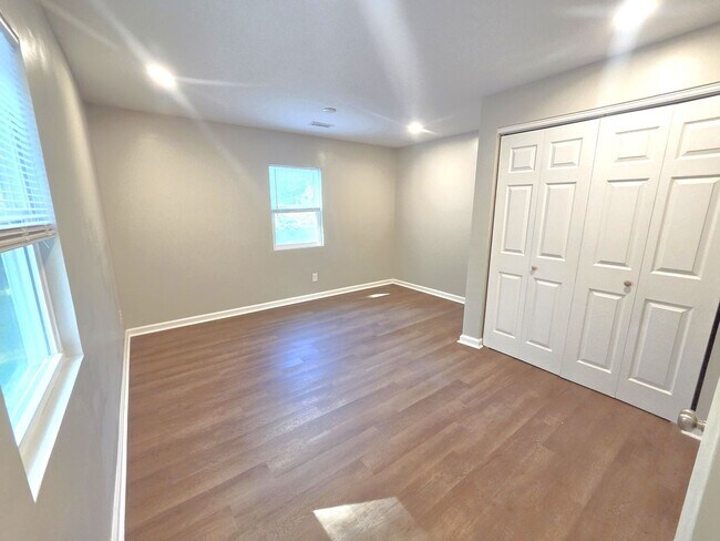 Building Photo - 5888 Centerville Rd