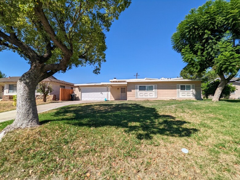 Primary Photo - 156 E Marshall Blvd