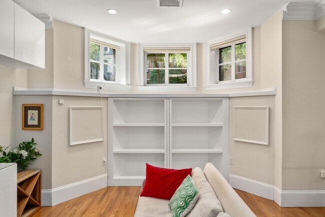 Building Photo - 299 Marlborough St