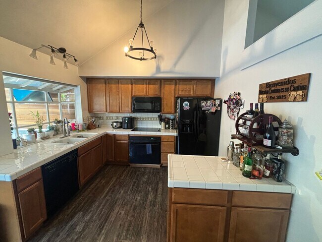 Building Photo - 3-Bedroom Single-Story Home with Private P...