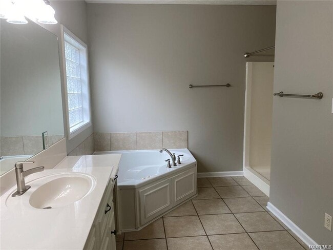 Building Photo - 154 E Poplar St