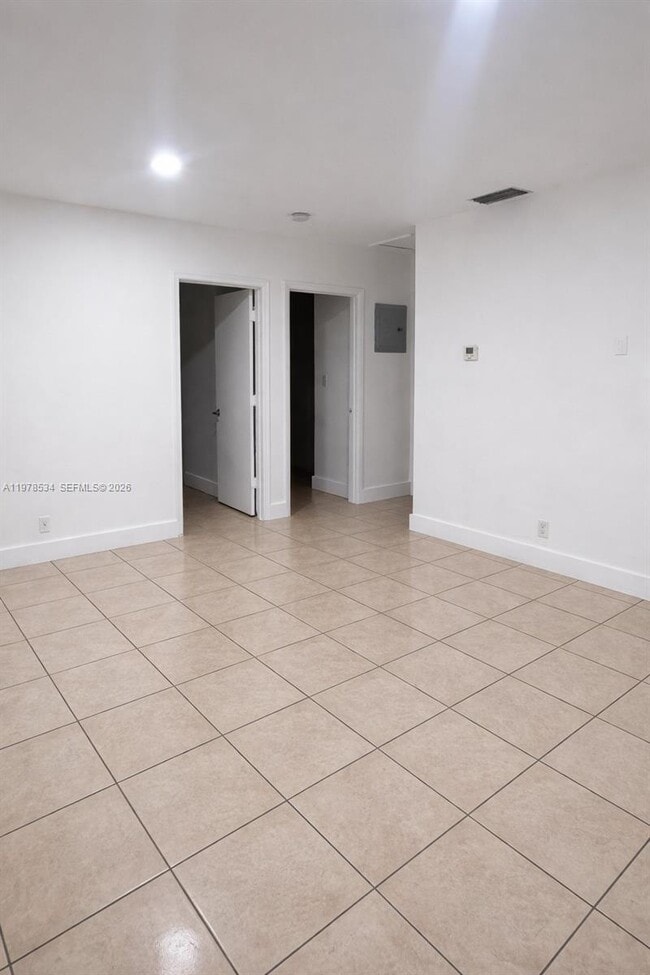 Building Photo - 221 NE 40th St