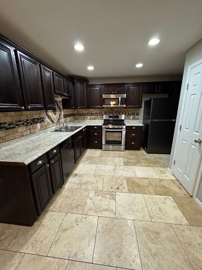 Building Photo - Beautiful 4 bedroom home in Bossier