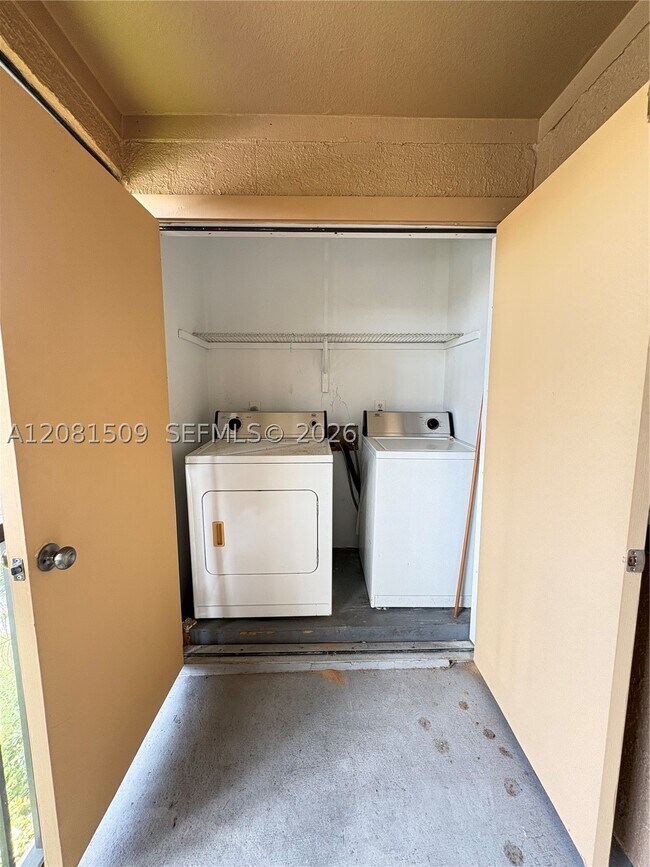 Building Photo - 10501 SW 155th Ct