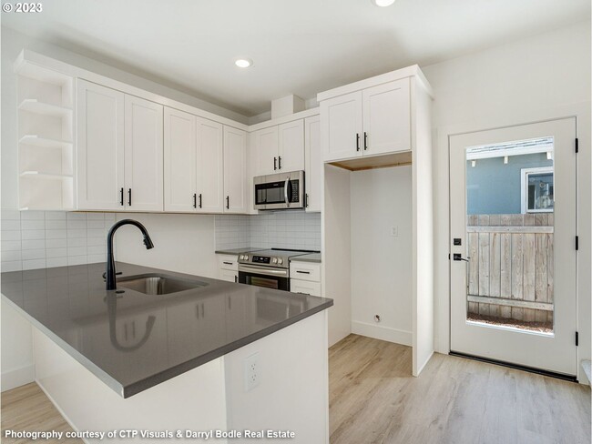 Building Photo - Fantastic Newly Built Condo in Woodstock w...