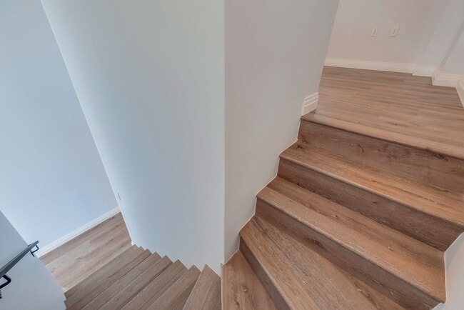 Building Photo - Prime Koreatown Brand New 2 Story Loft Style Unit! 6 Weeks Free Rent Concession