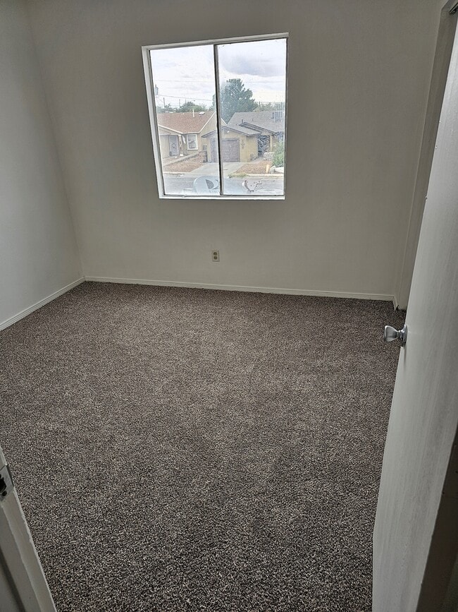 Bedroom 1 - new carpet - 2329 Sambrano Ave